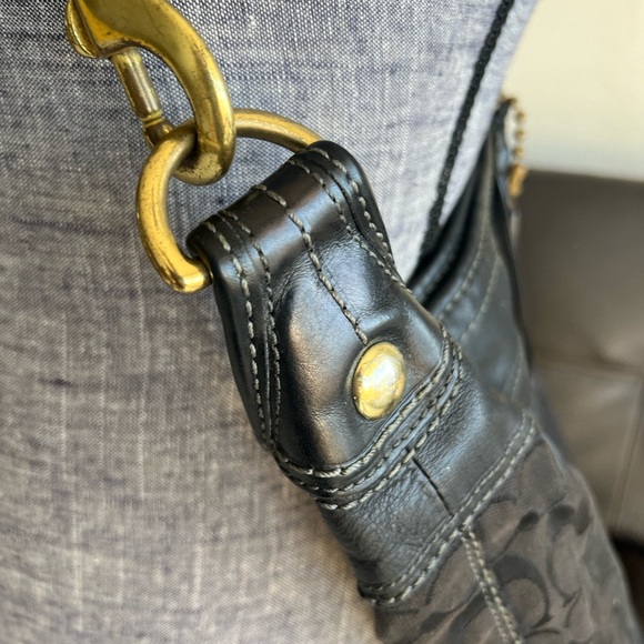 COACH | EXCELLENT CONDITION! Bleecker Black Signature Bucket Bag - Picture 6 of 15